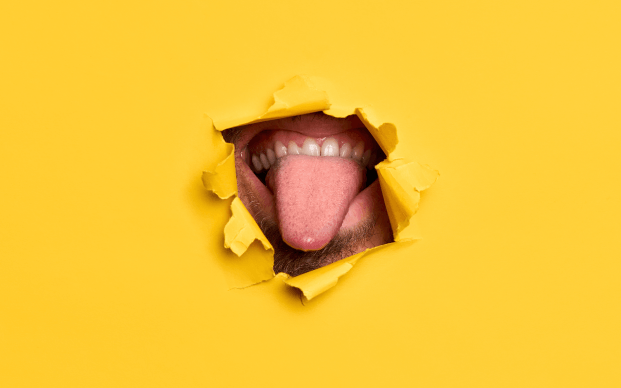 Visuelle Darstellung vertrauensbildender Ästhetik. Minimalistisches Brandkick-Design mit Raum und Ruhe.